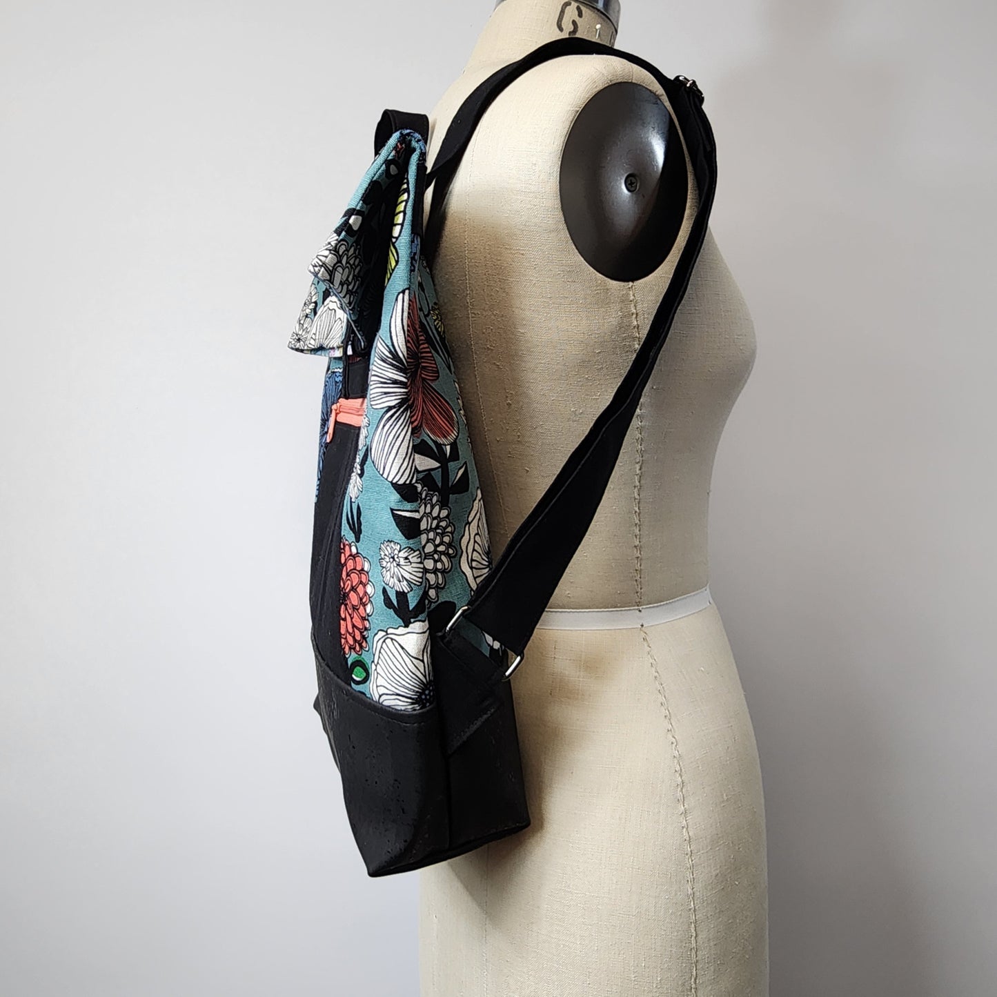 
                  
                    Backpack Bag in Big Floral Turquoise
                  
                