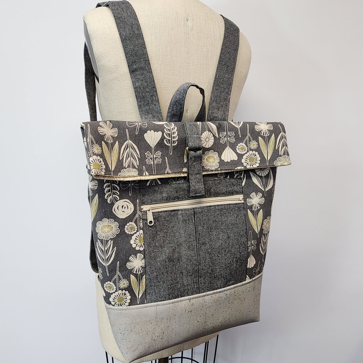 
                  
                    Backpack Bag in Simple Flower Gray
                  
                