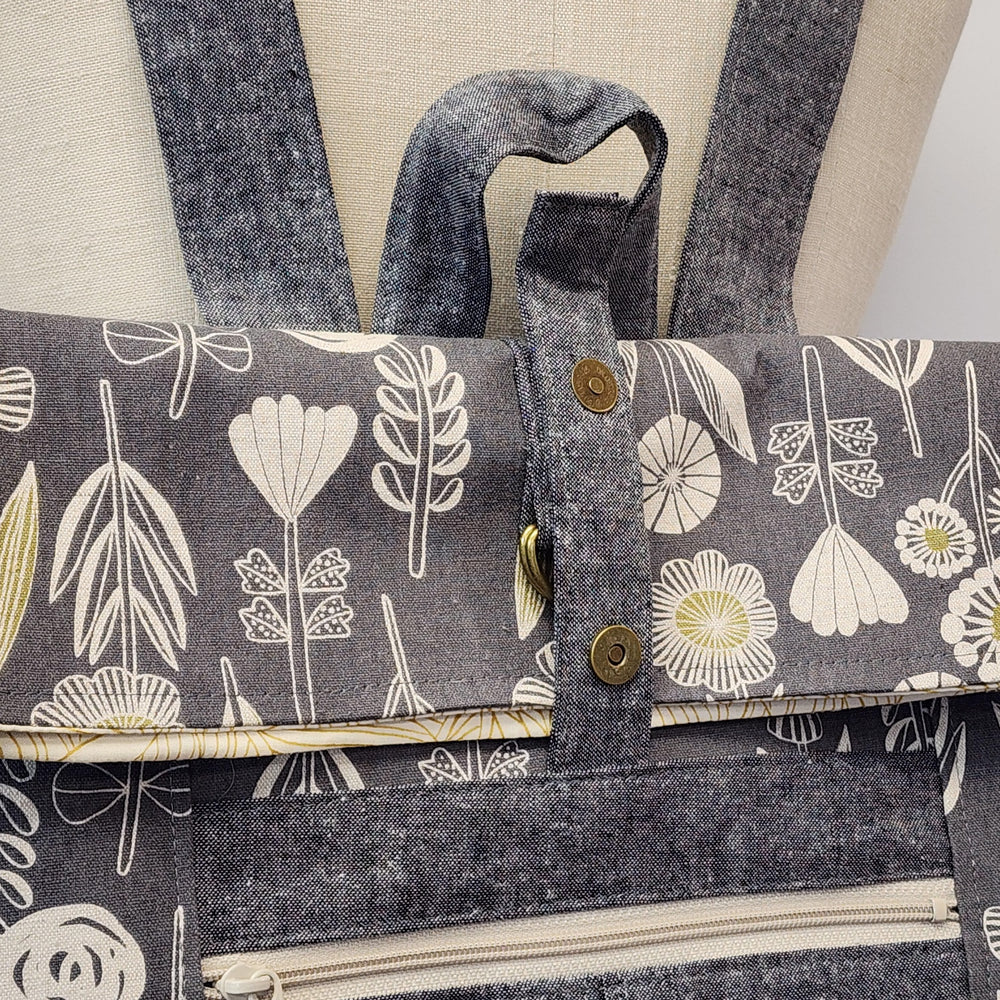 
                  
                    Backpack Bag in Simple Flower Gray
                  
                