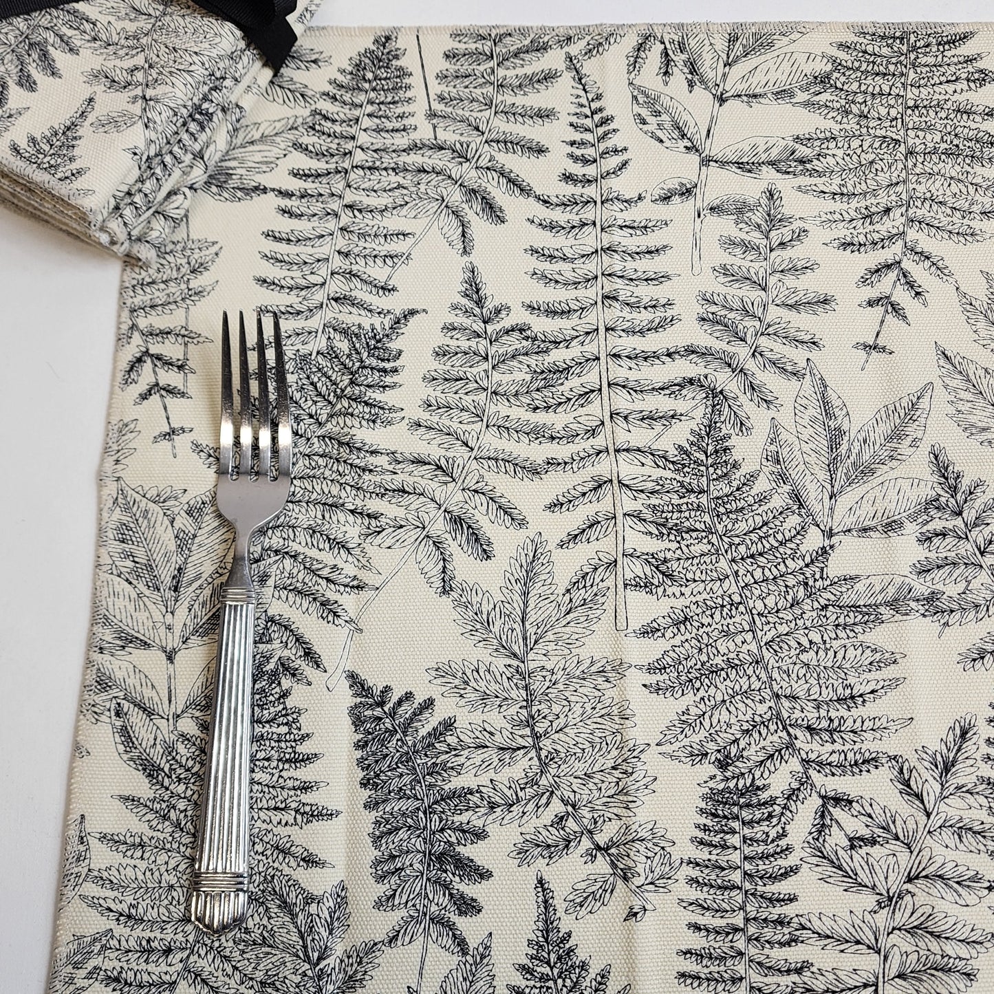 
                  
                    Dinner Napkin Set in Ferns on Ivory
                  
                