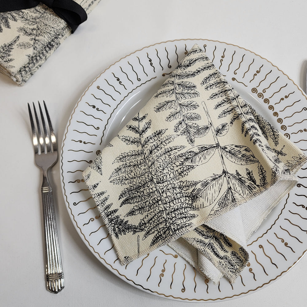 Dinner Napkin Set in Ferns on Ivory