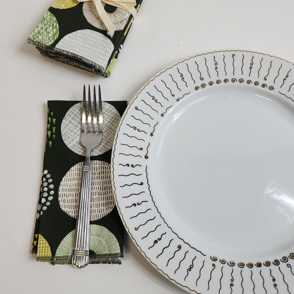 
                  
                    Dinner Napkin Set in Deep Green with Circles
                  
                