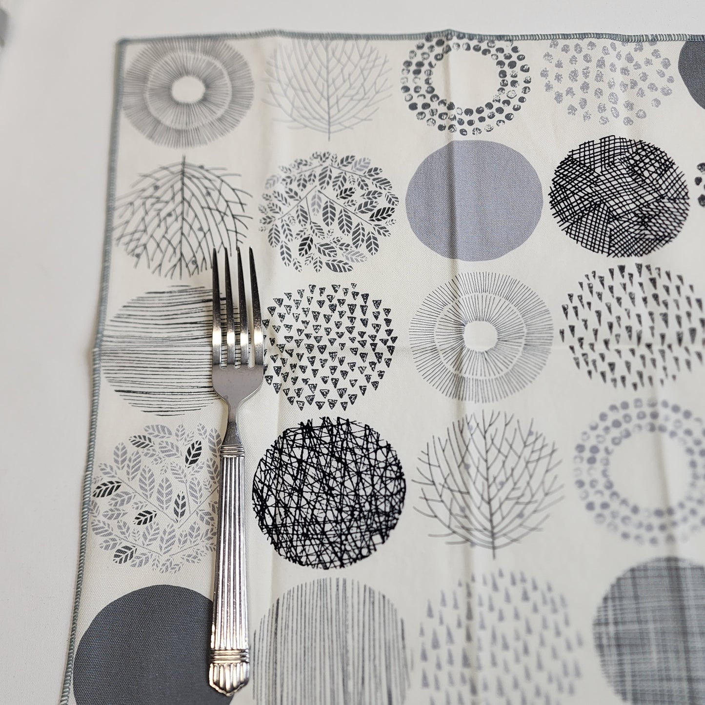 
                  
                    Dinner Napkin Set in Grey Circles
                  
                