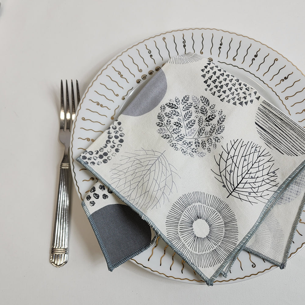 
                  
                    Dinner Napkin Set in Grey Circles
                  
                