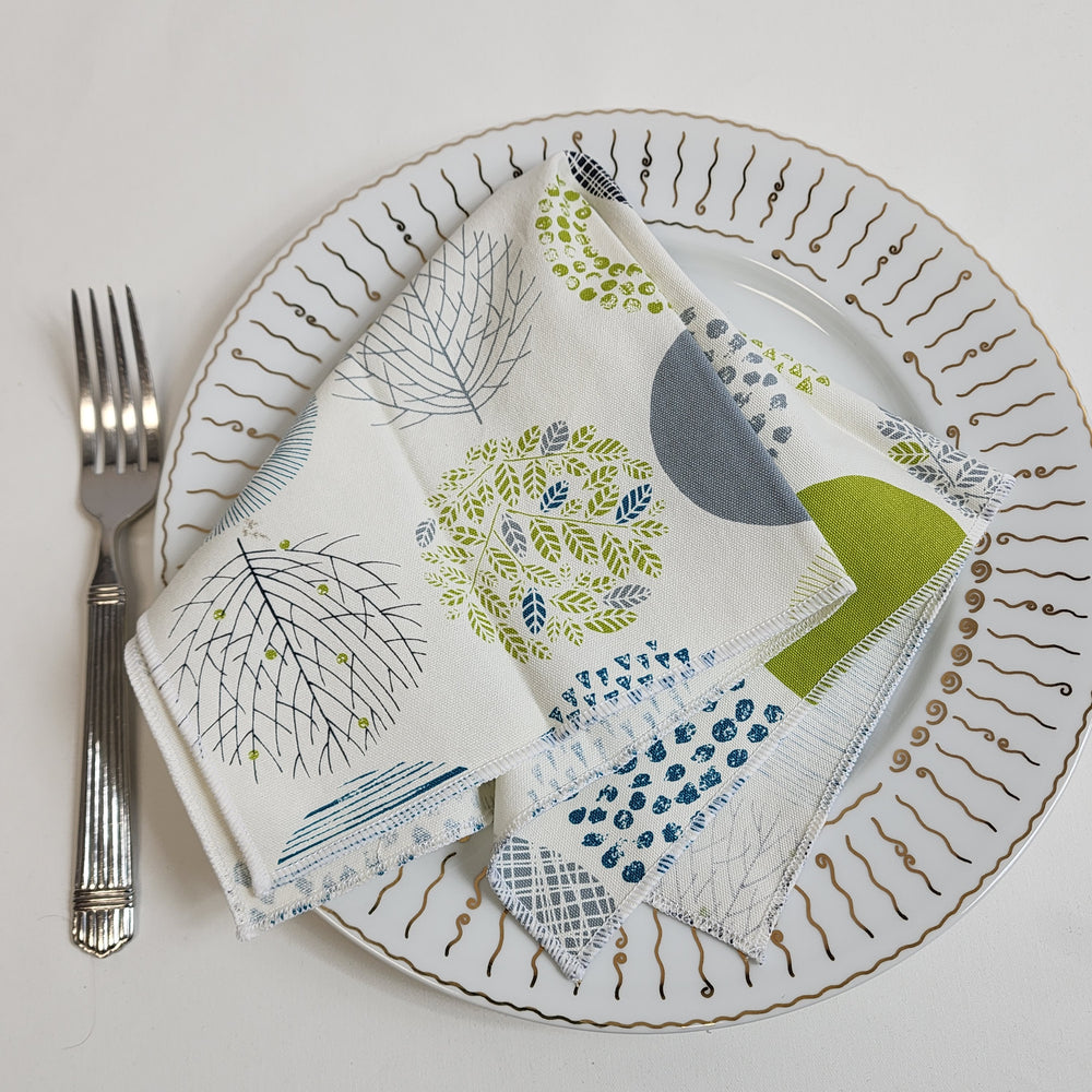 Dinner Napkin Set in Spring Circles