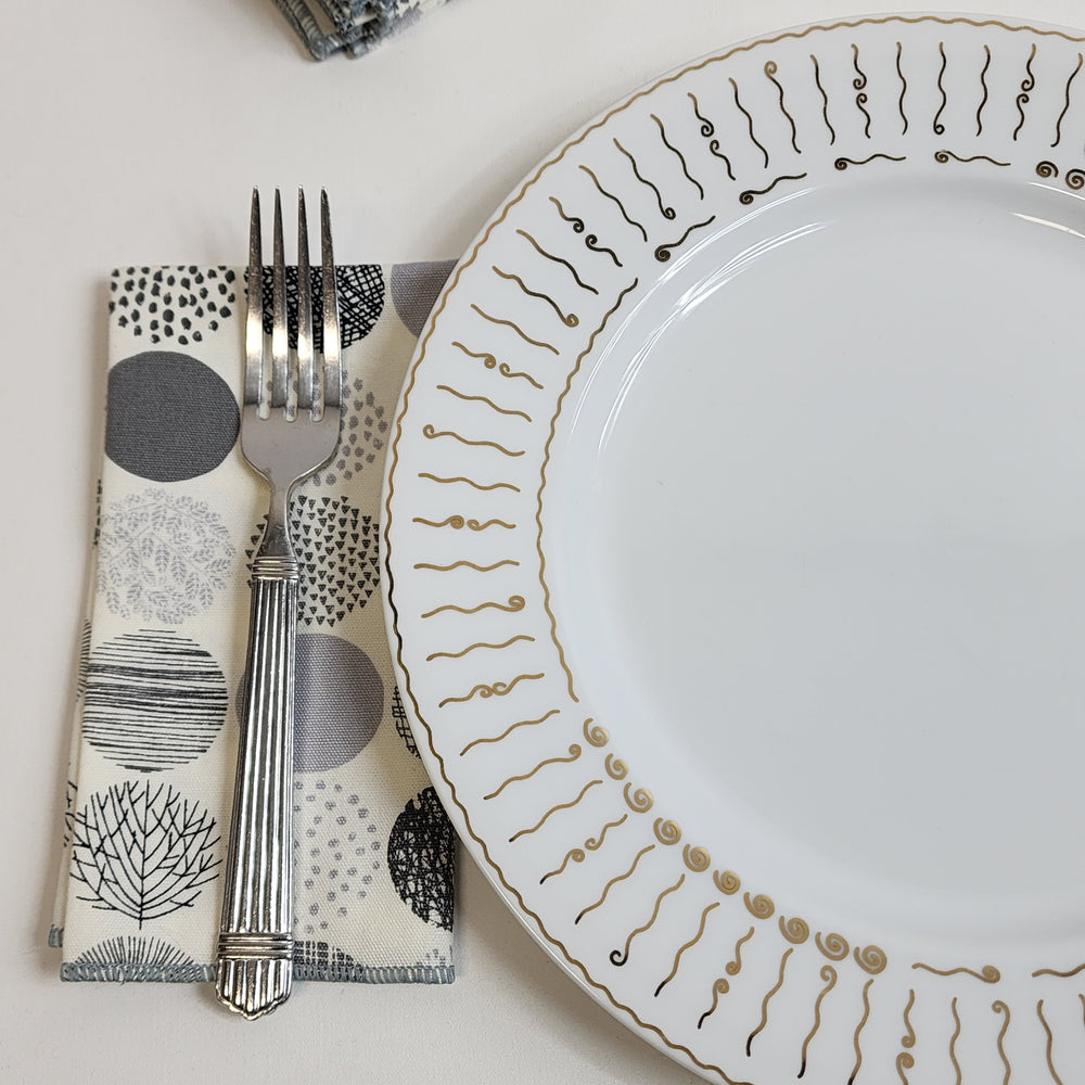 
                  
                    Dinner Napkin Set in Small Grey Circles
                  
                