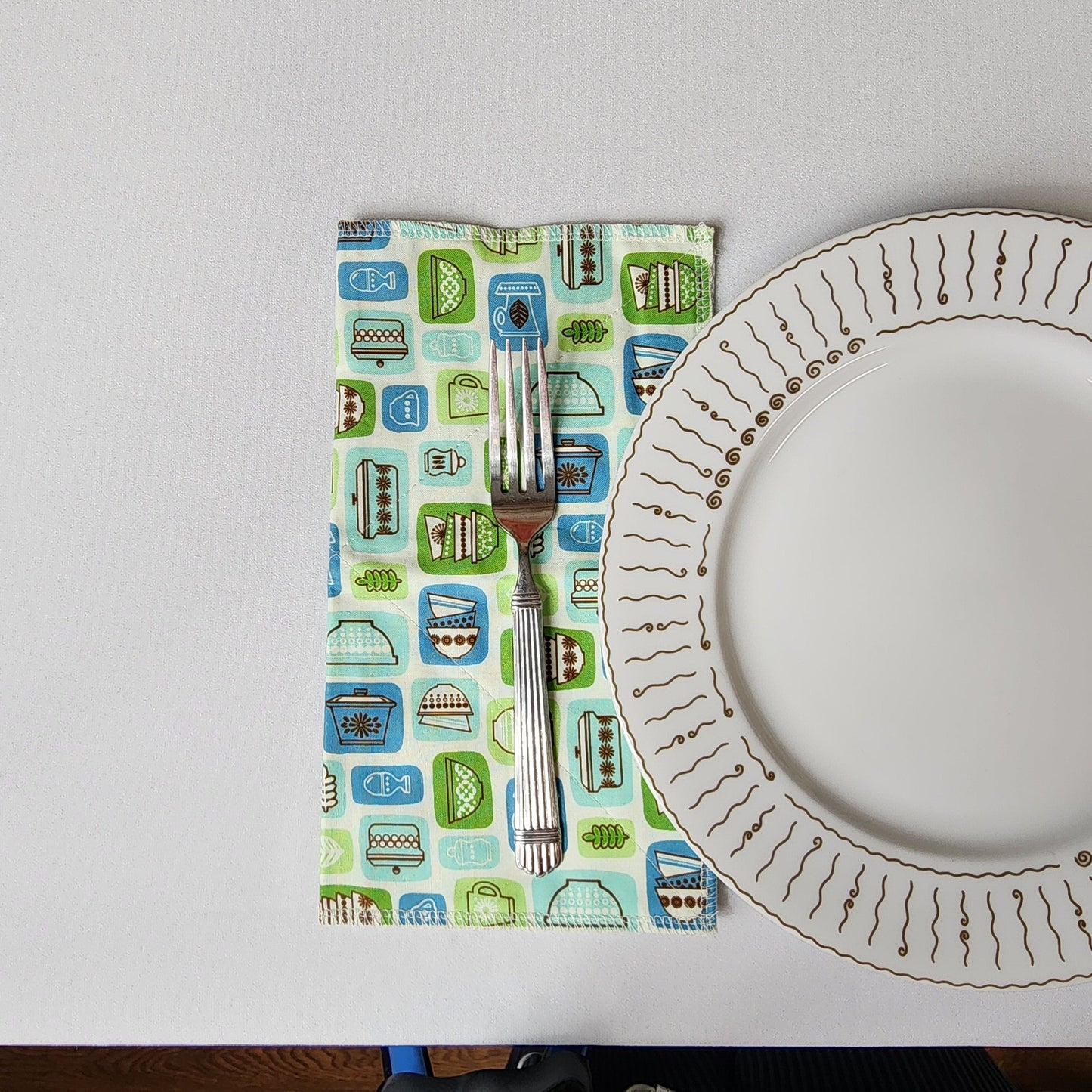 
                  
                    Eco Towels in Retro Kitchen
                  
                